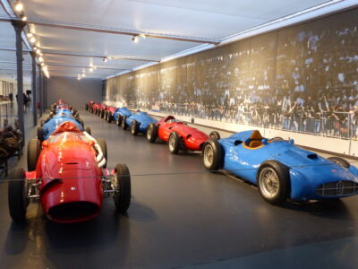 A starting grid of 1950s F1 cars.