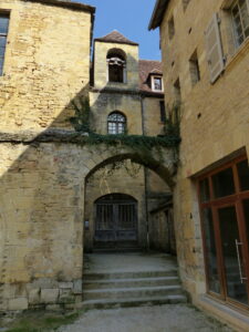 Cathedral side entrance.