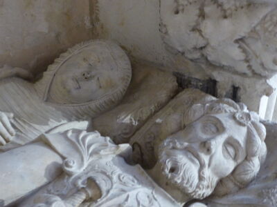 Exceptional sepulcher sculptures