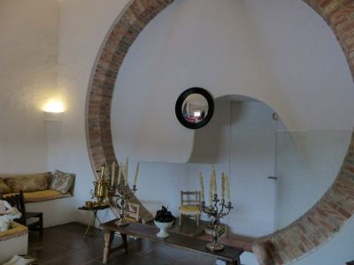 mirror to cast light to bedroom