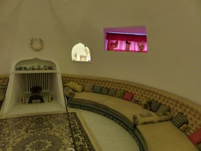 Circular room for Gala