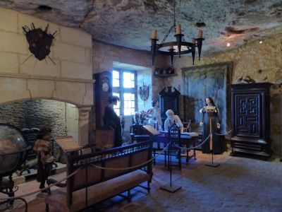 Parlor w/cave ceiling