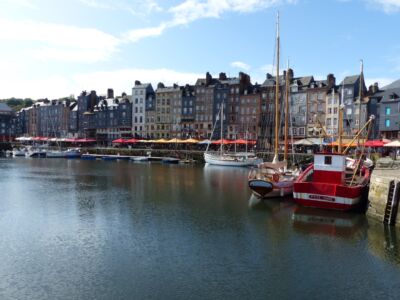 Traditional artist's view of the basin.