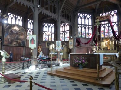 Two naves, two alters.