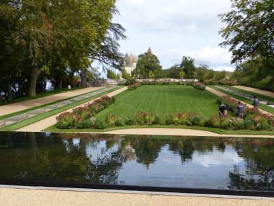 Looking back to the chateau.