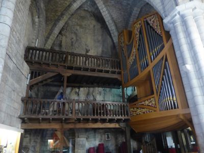 Back wall is the cliff.